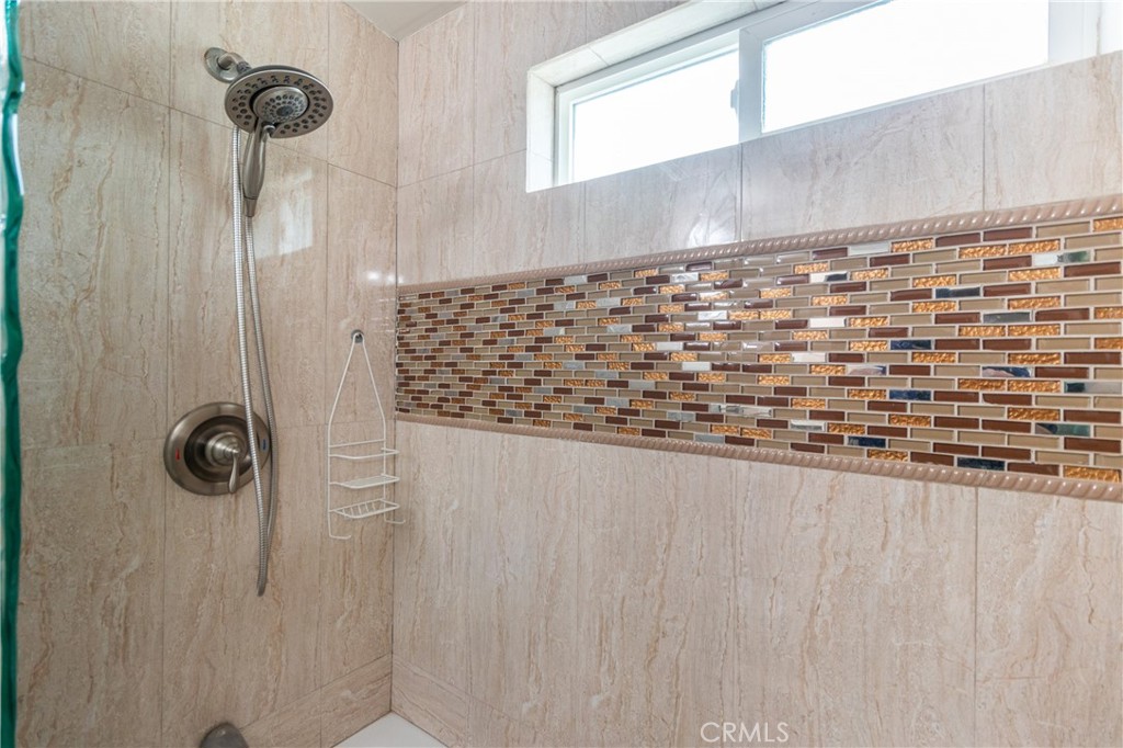 870 N Alexandria Avenue Property Photo 27