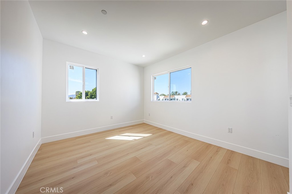 2426 S West View Property Photo 15