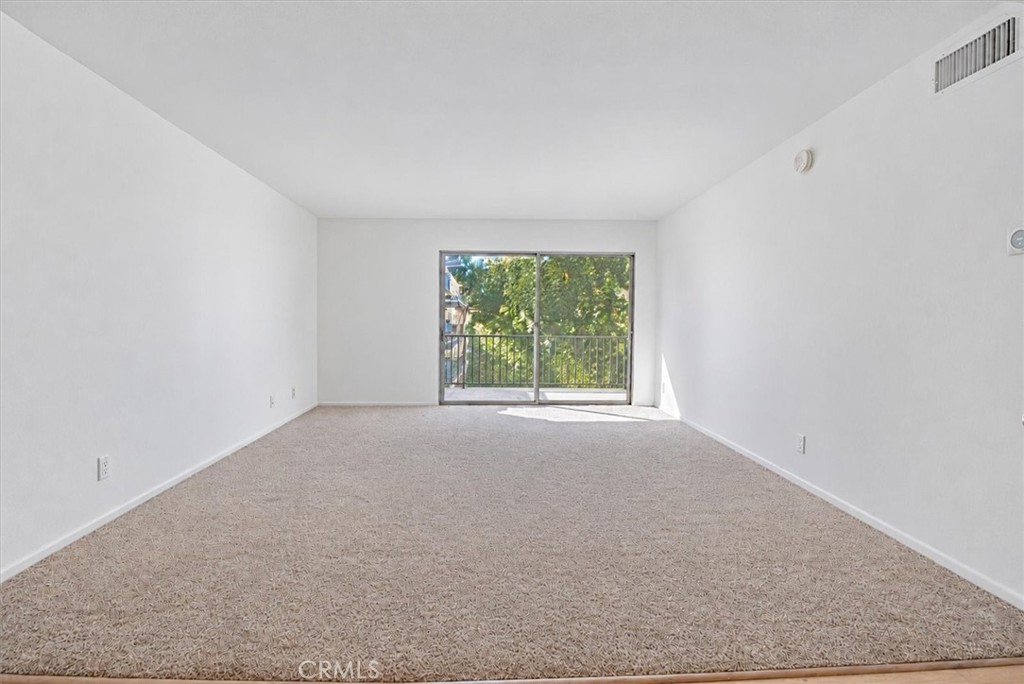 5460 White Oak Property Photo 6
