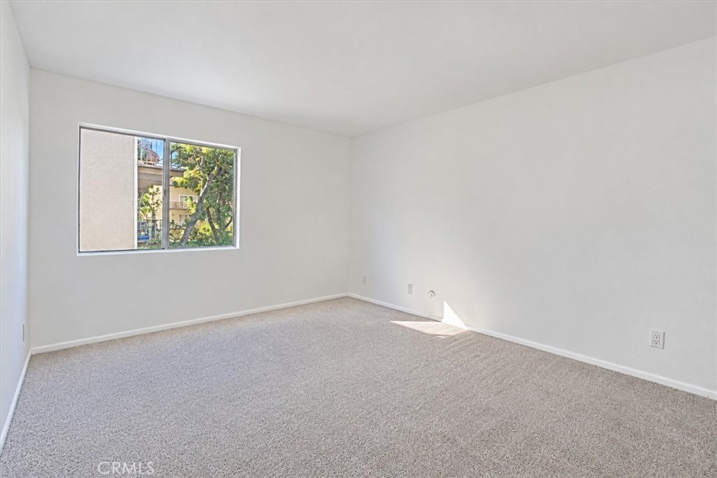 5460 White Oak Property Photo 12