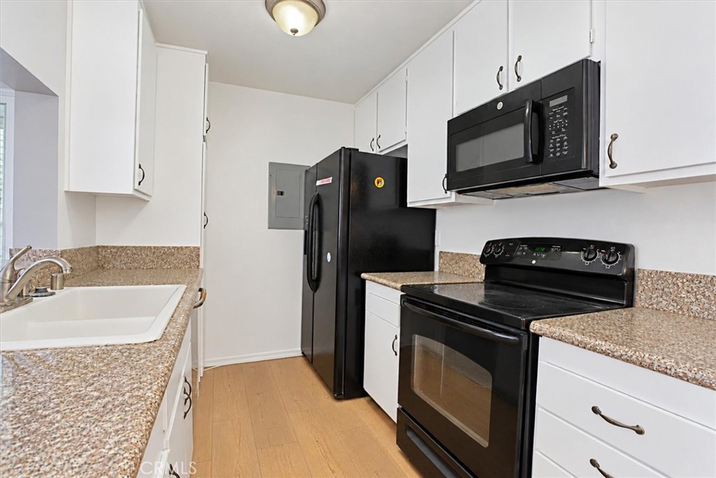5460 White Oak Property Photo 18