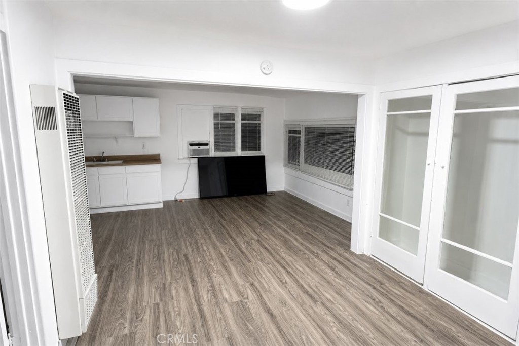 1007 E Maple St 5 Property Photo 3