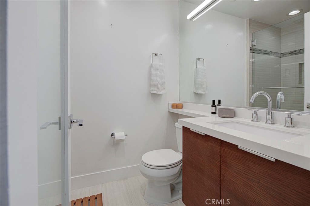 1080 Everett Property Photo 9