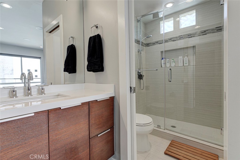 1080 Everett Property Photo 23