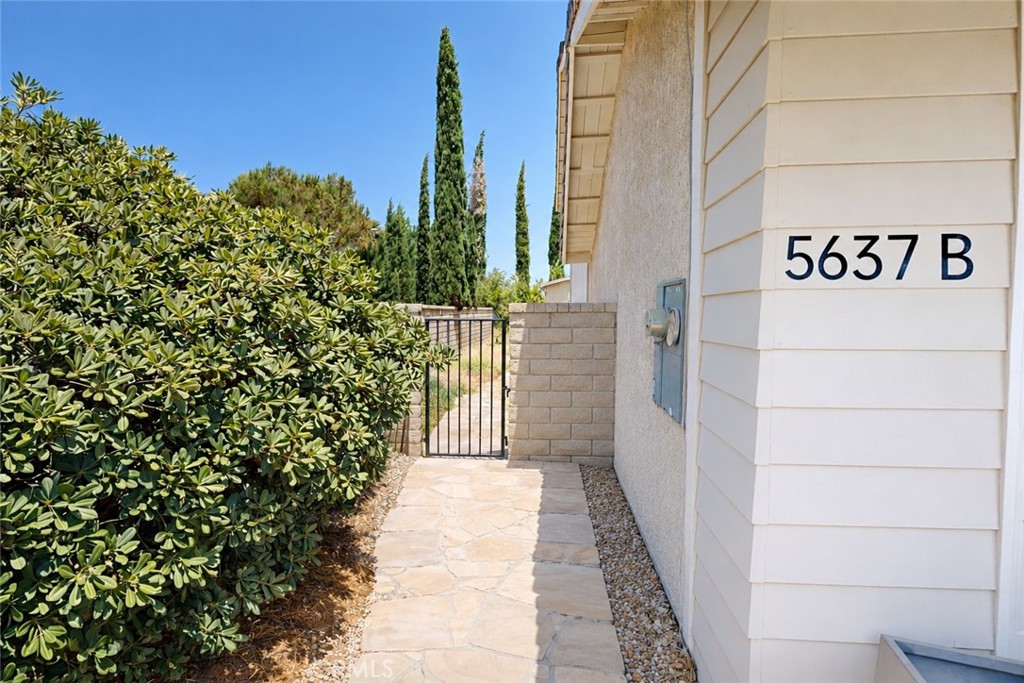 5637 Redwood B Property Photo 1