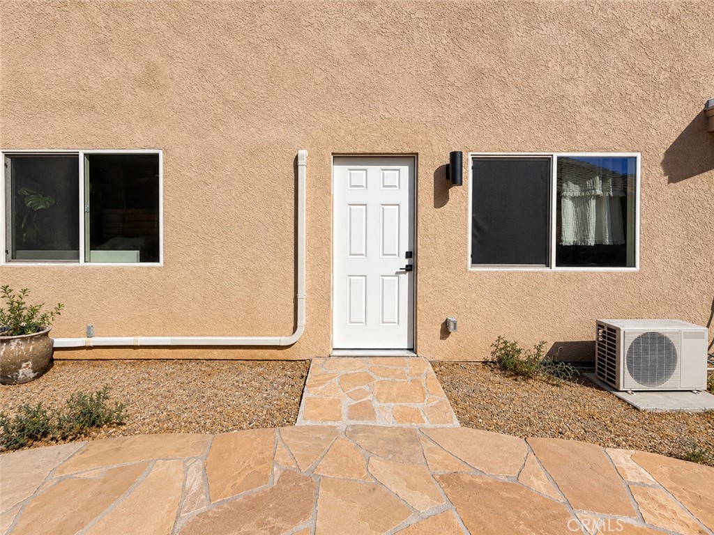 5637 Redwood B Property Photo 2