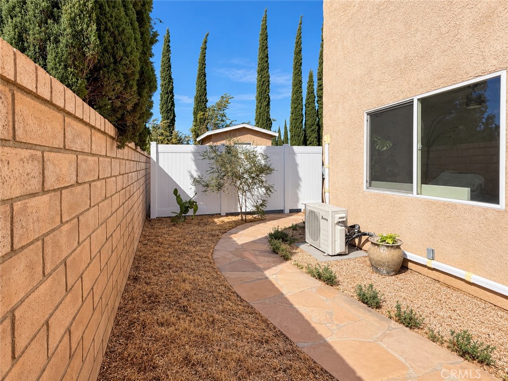 5637 Redwood B Property Photo 3