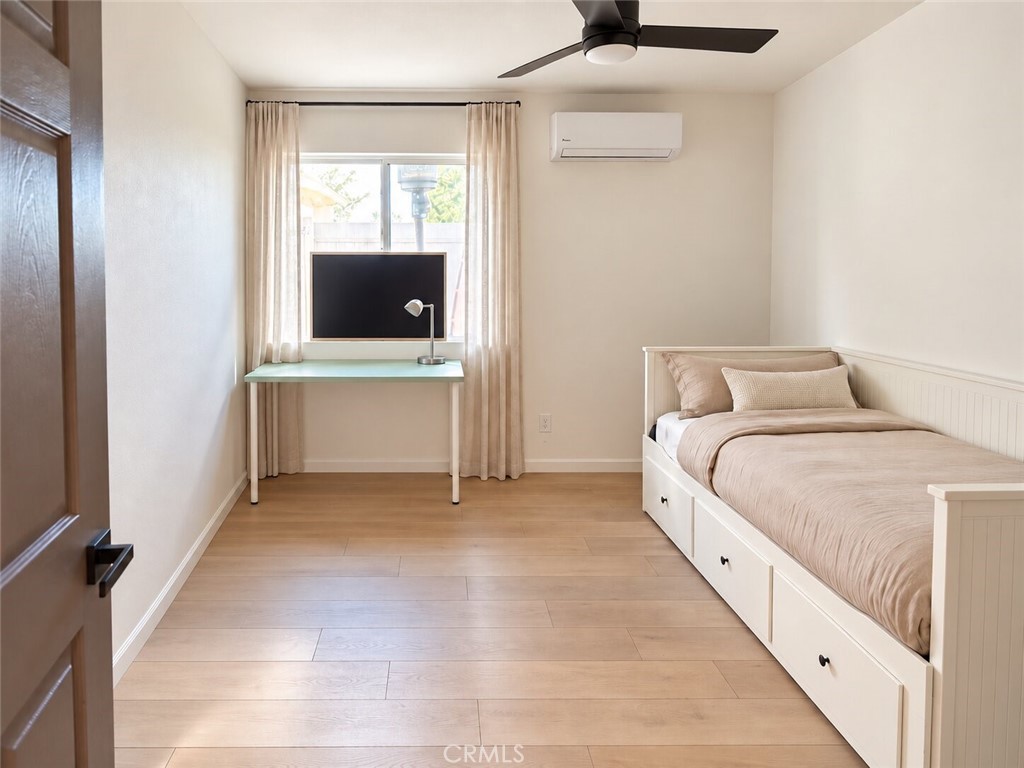 5637 Redwood B Property Photo 13