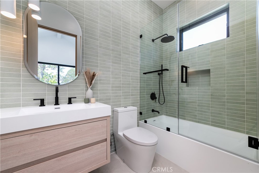 16749 Addison Property Photo 33