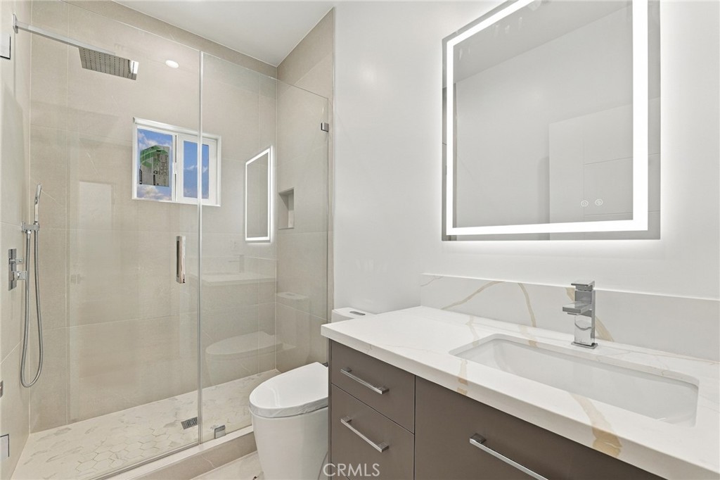10906 Tujunga Cyn Property Photo 11