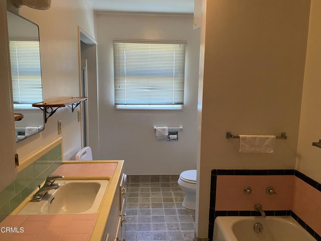 327 S Franklin Street Property Photo 6