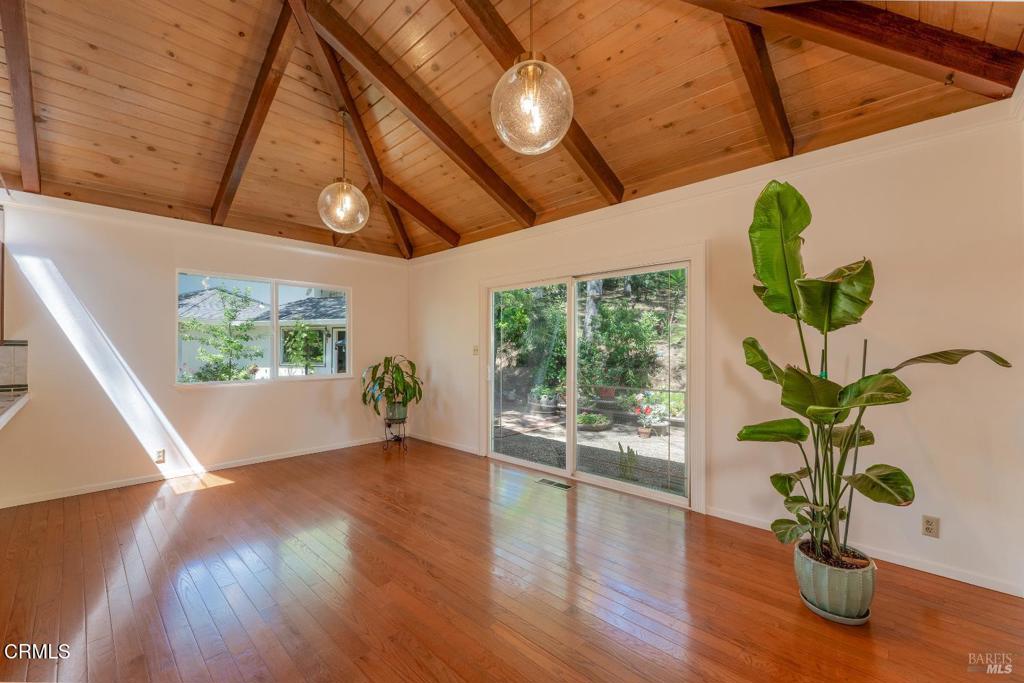 925 Knob Hill Road Property Photo 7