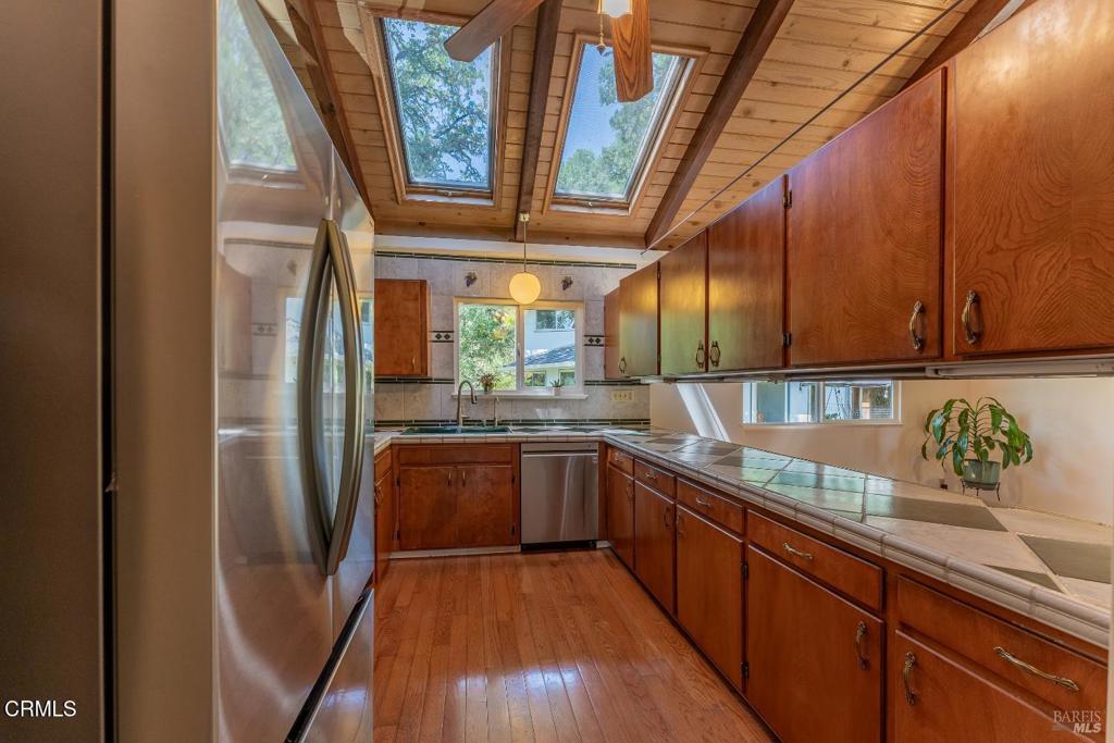 925 Knob Hill Road Property Photo 8