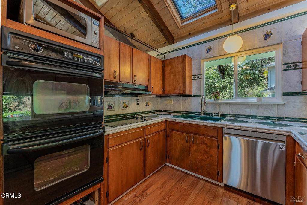 925 Knob Hill Road Property Photo 9