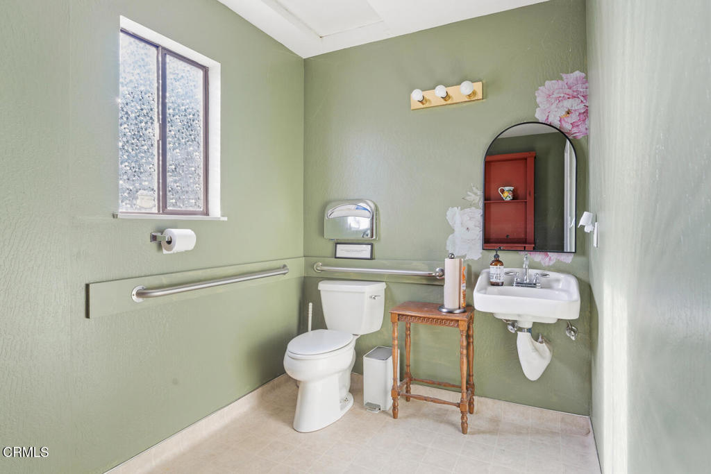 483 E Chestnut Street Property Photo 9