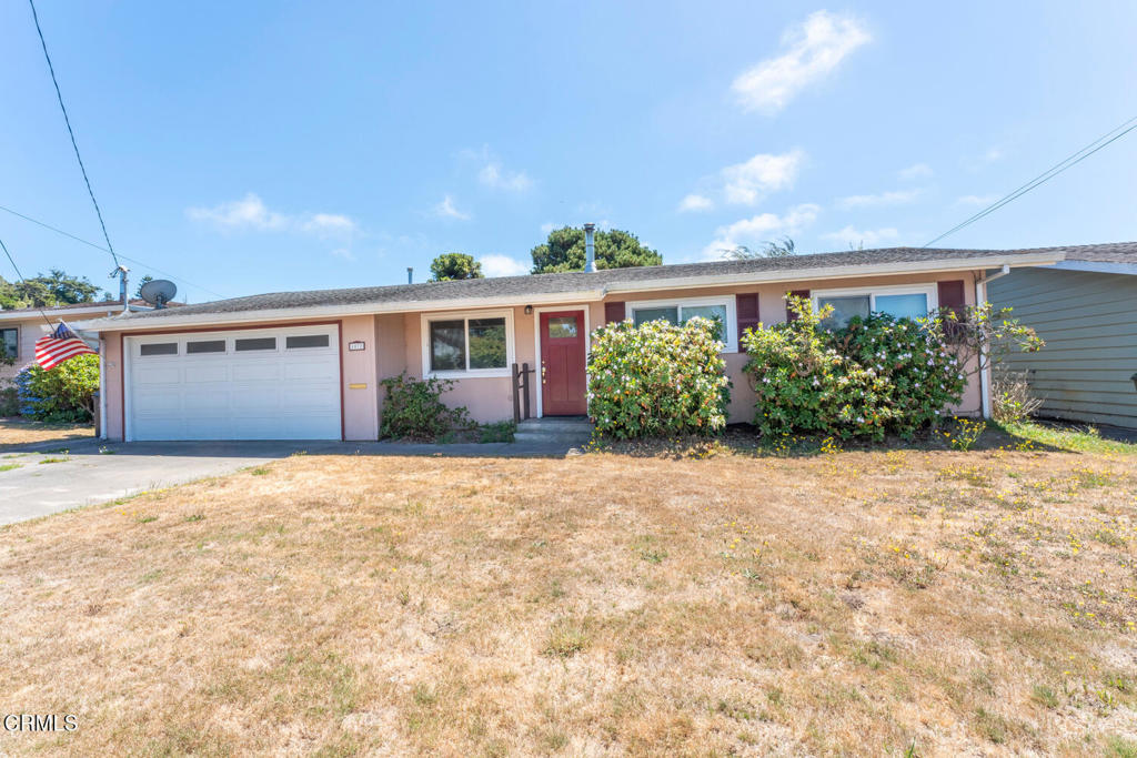 1072 E Chestnut Street Property Photo 1