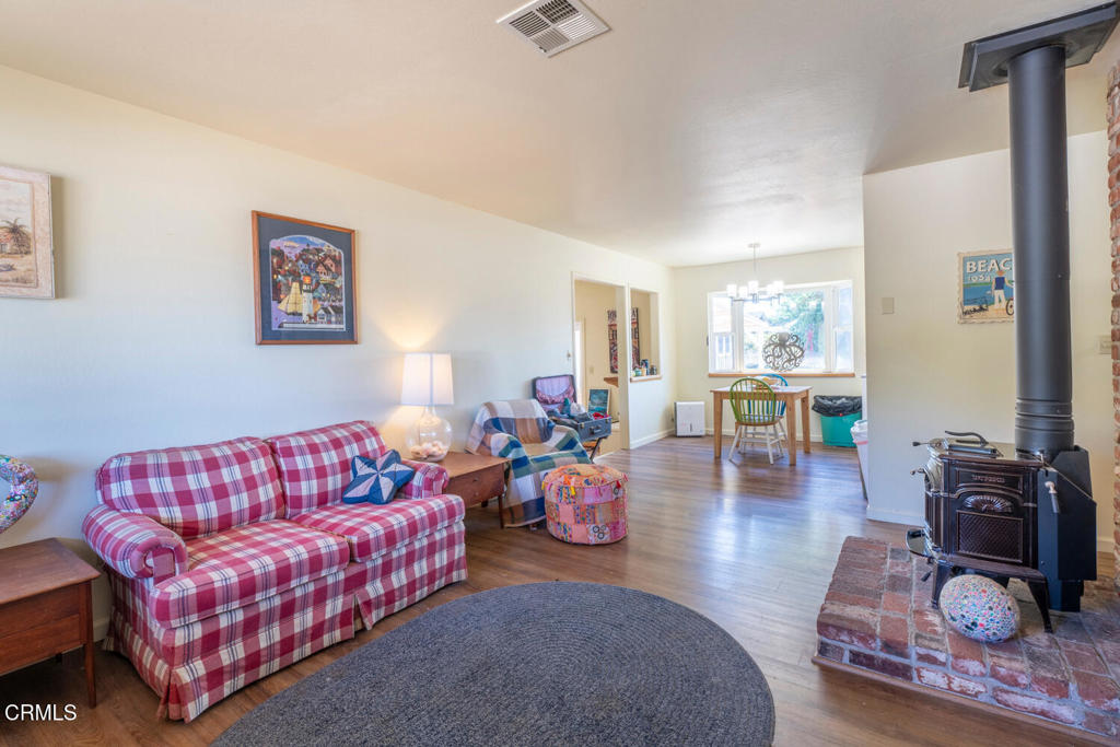 1072 E Chestnut Street Property Photo 2