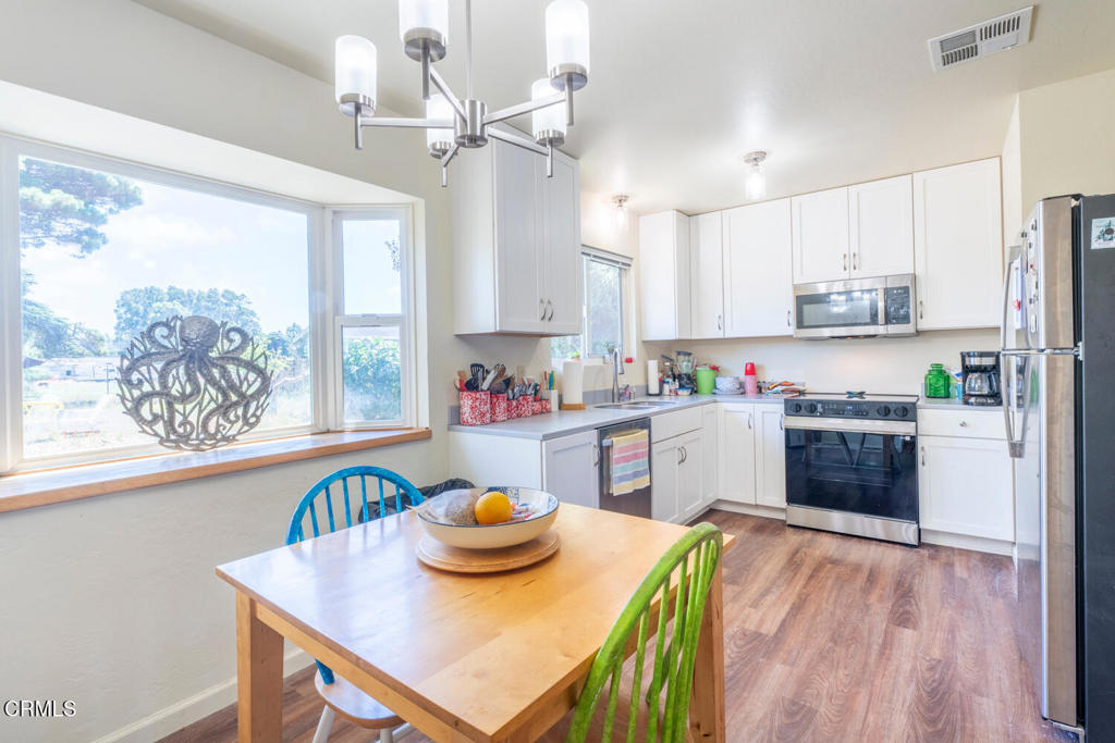 1072 E Chestnut Street Property Photo 5