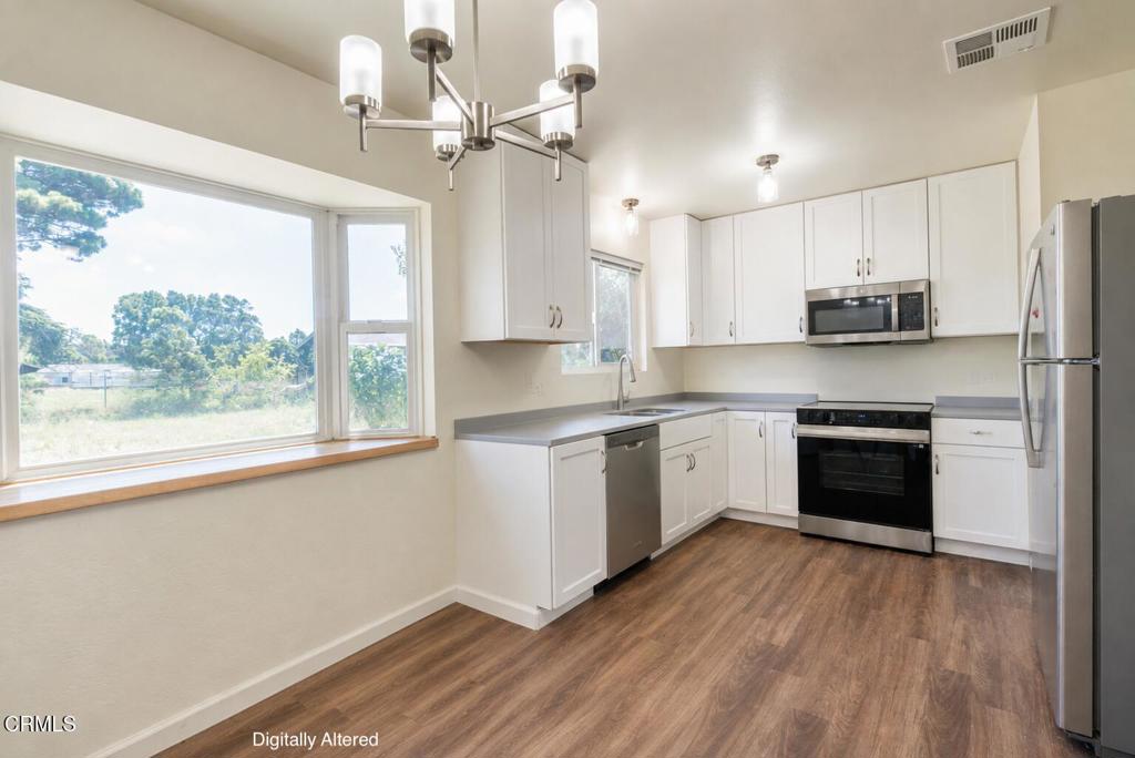 1072 E Chestnut Street Property Photo 6