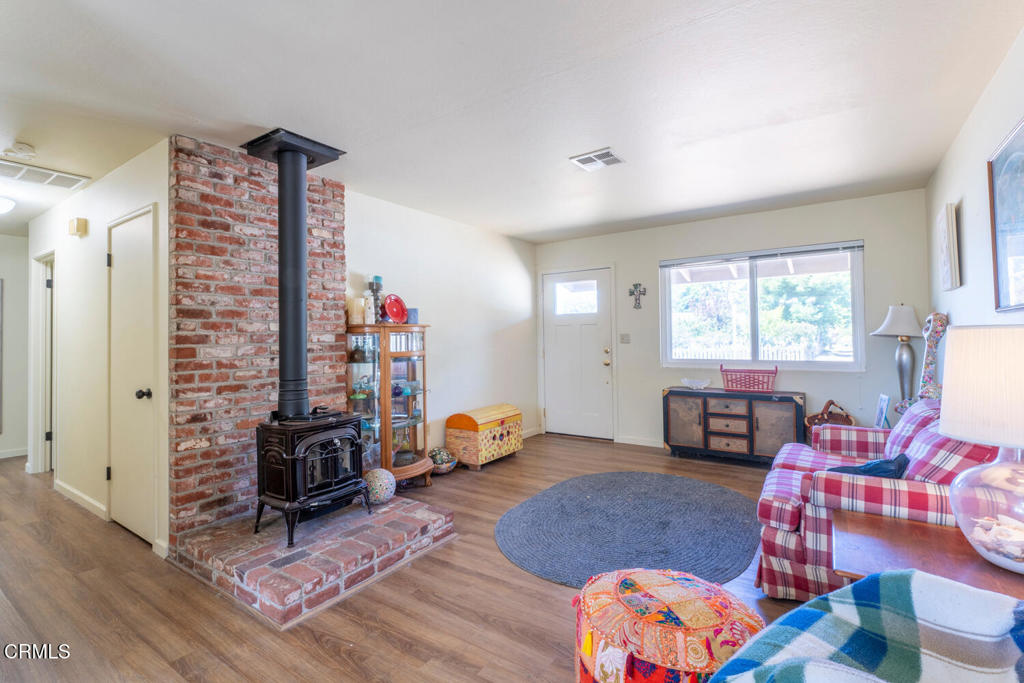 1072 E Chestnut Street Property Photo 7