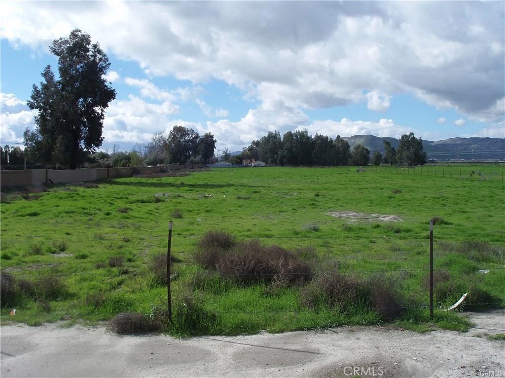 1545 N Ramona Boulevard Property Photo 2