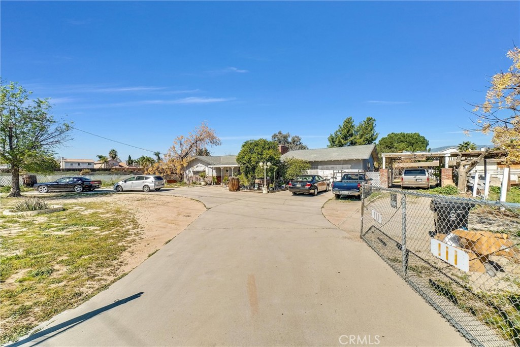 1165 W Olive Street Property Photo 21