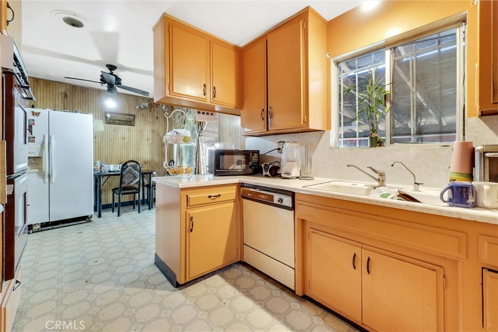 1165 W Olive Street Property Photo 32