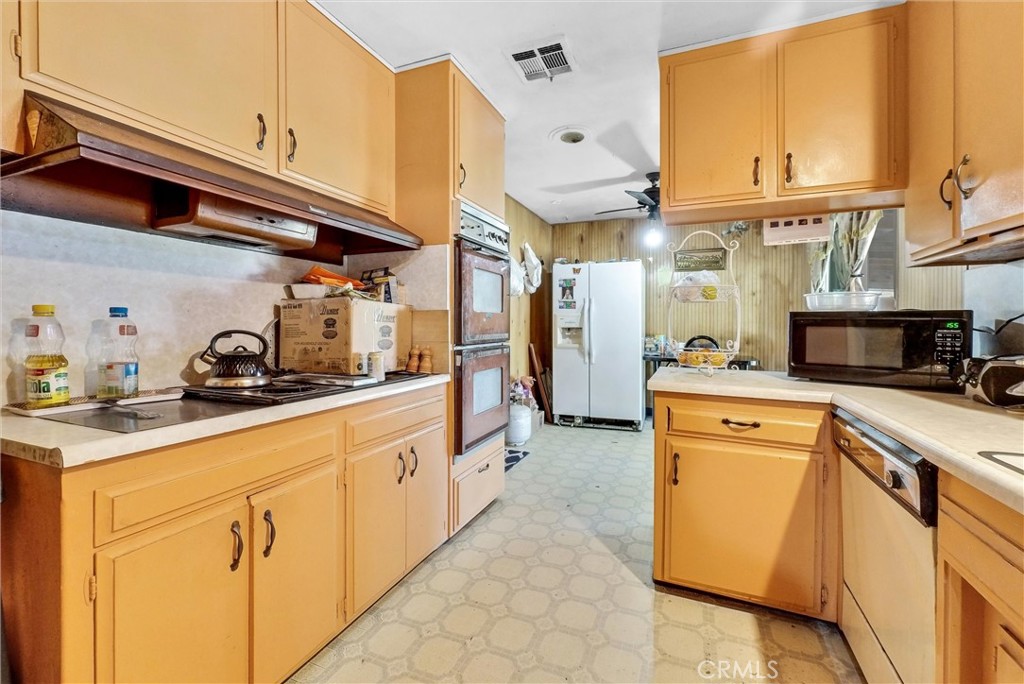 1165 W Olive Street Property Photo 33