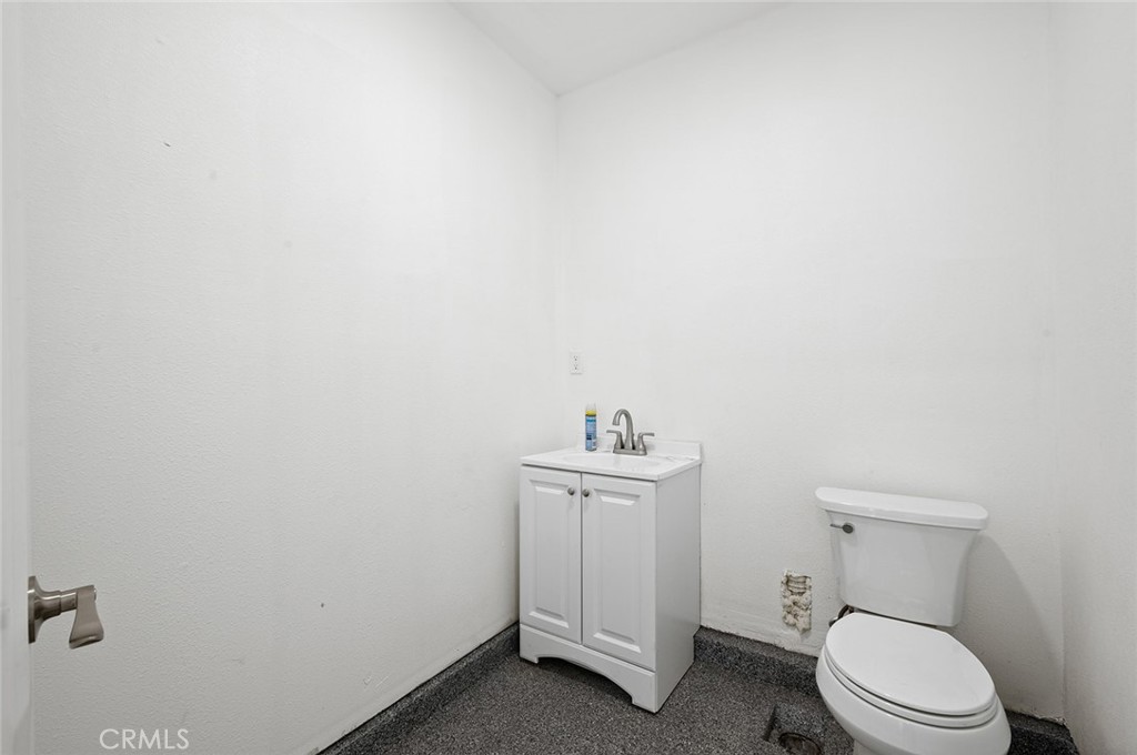 9501 Waterman Avenue Property Photo 14