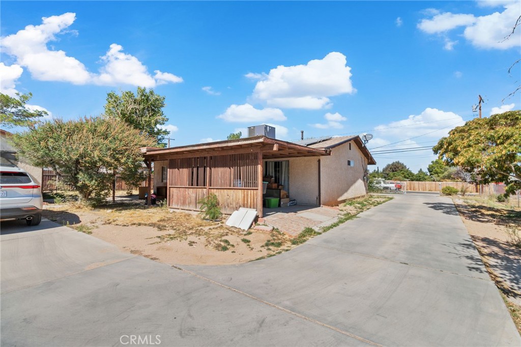 15063 Mauna Loa St Property Photo 11