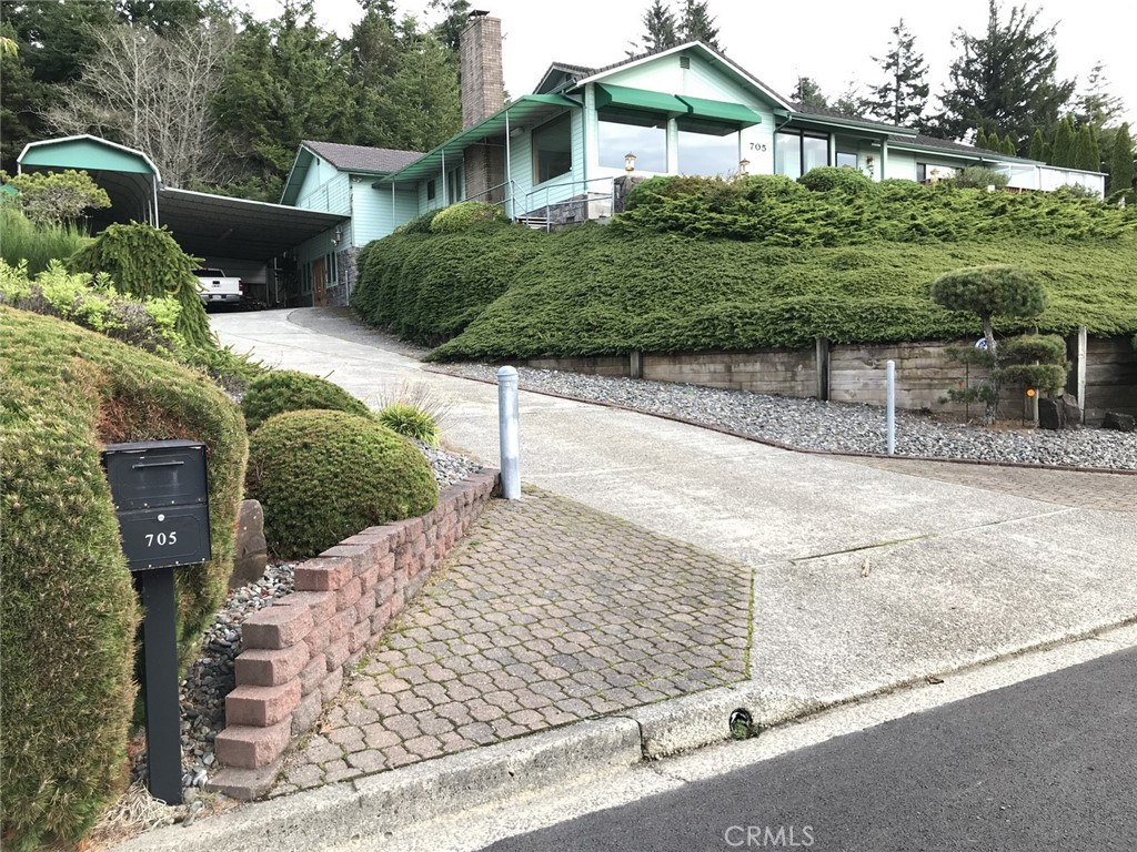 705 Prefontaine Dr Property Photo 2