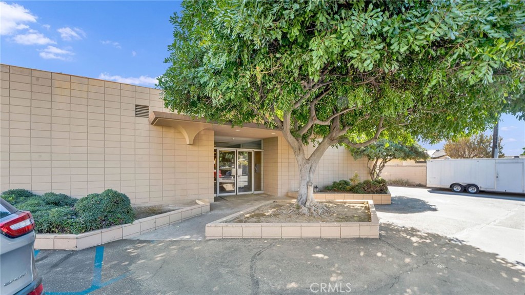 2055 N Garey Avenue Property Photo 3