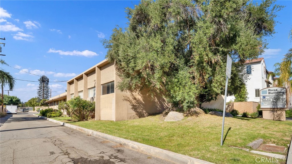 2055 N Garey Avenue Property Photo 5