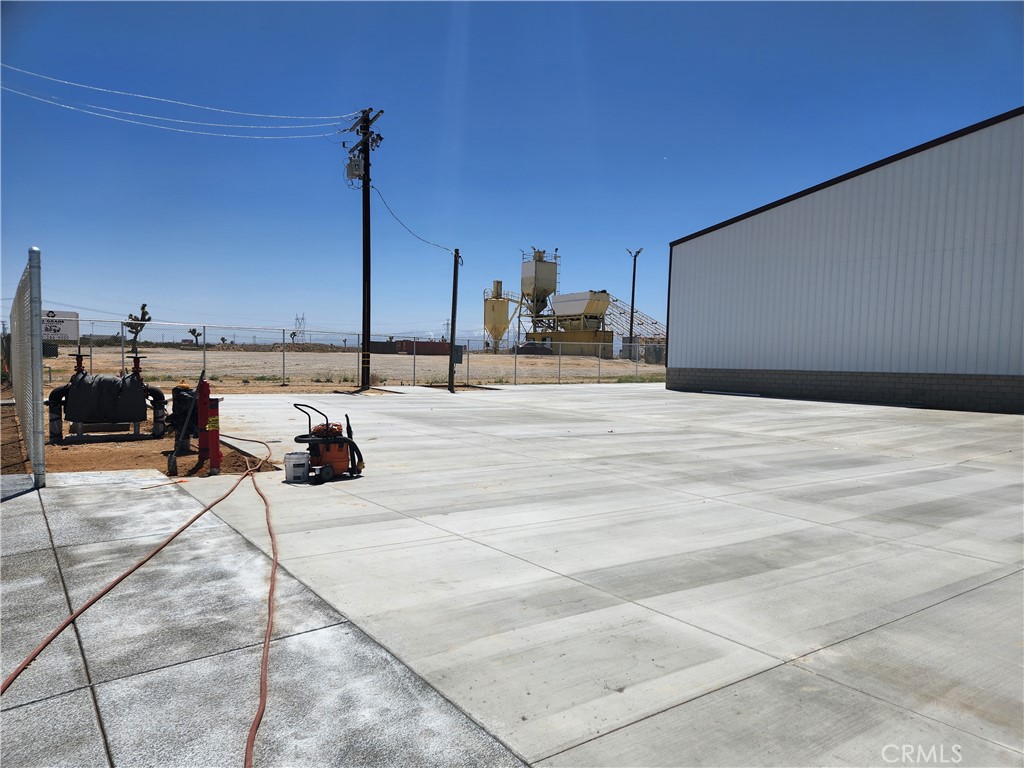 17454 Adelanto Road Property Photo 6