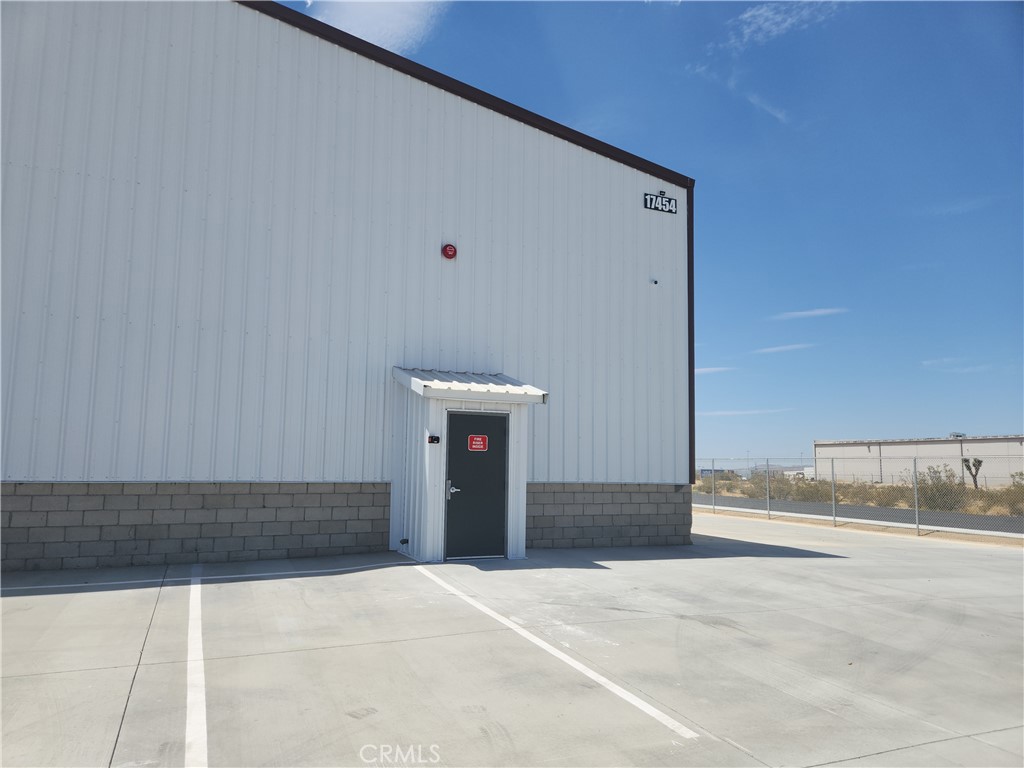 17454 Adelanto Road Property Photo 7