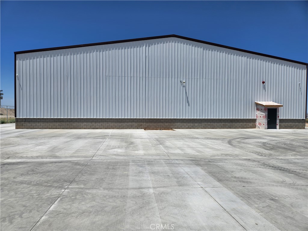 17454 Adelanto Road Property Photo 8