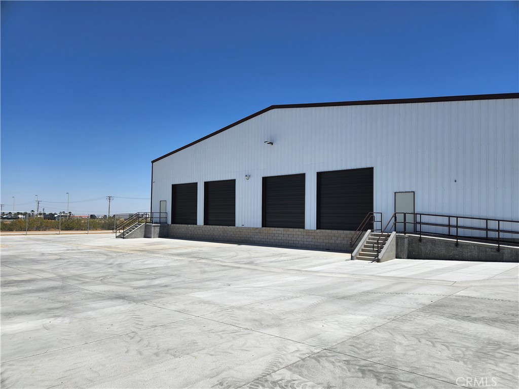 17454 Adelanto Road Property Photo 12