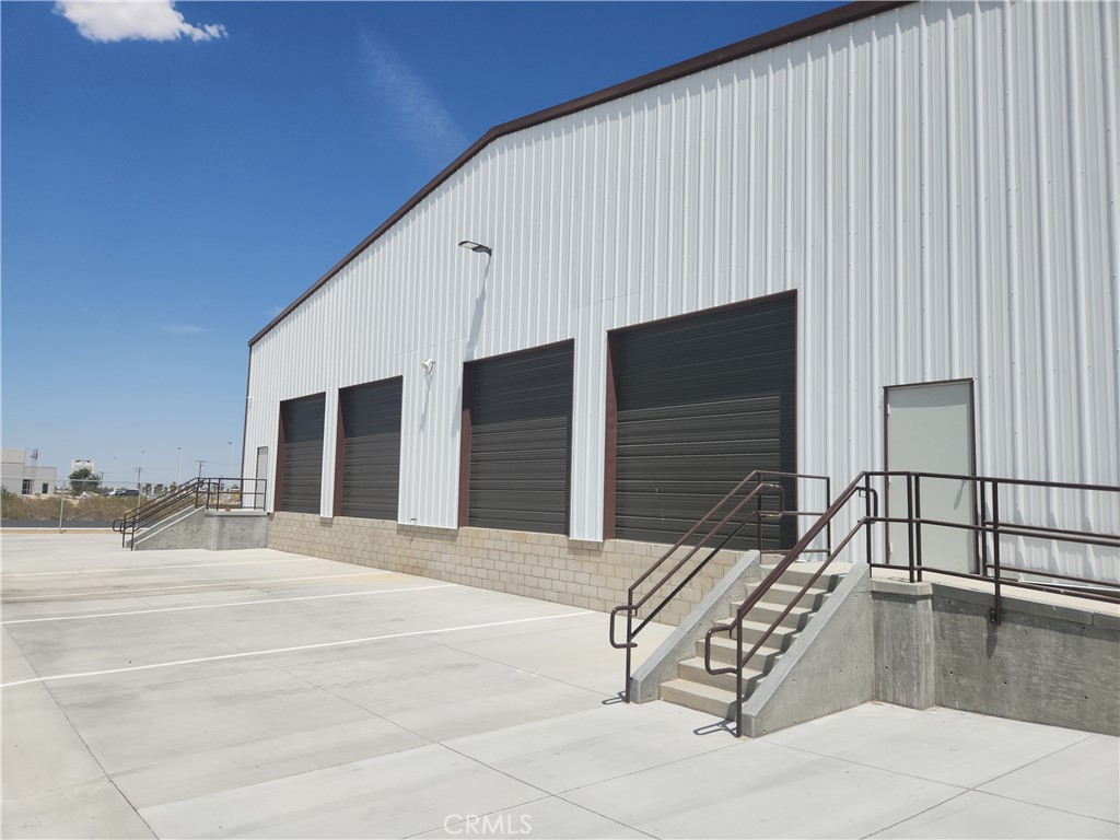 17454 Adelanto Road Property Photo 14