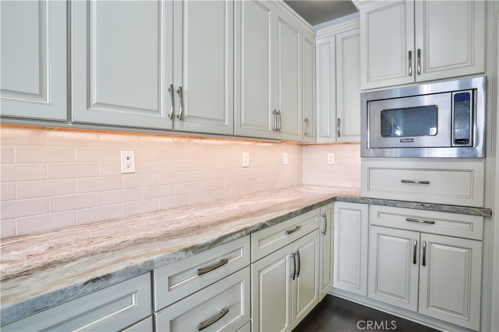 2795 Devonshire Lane Property Photo 19