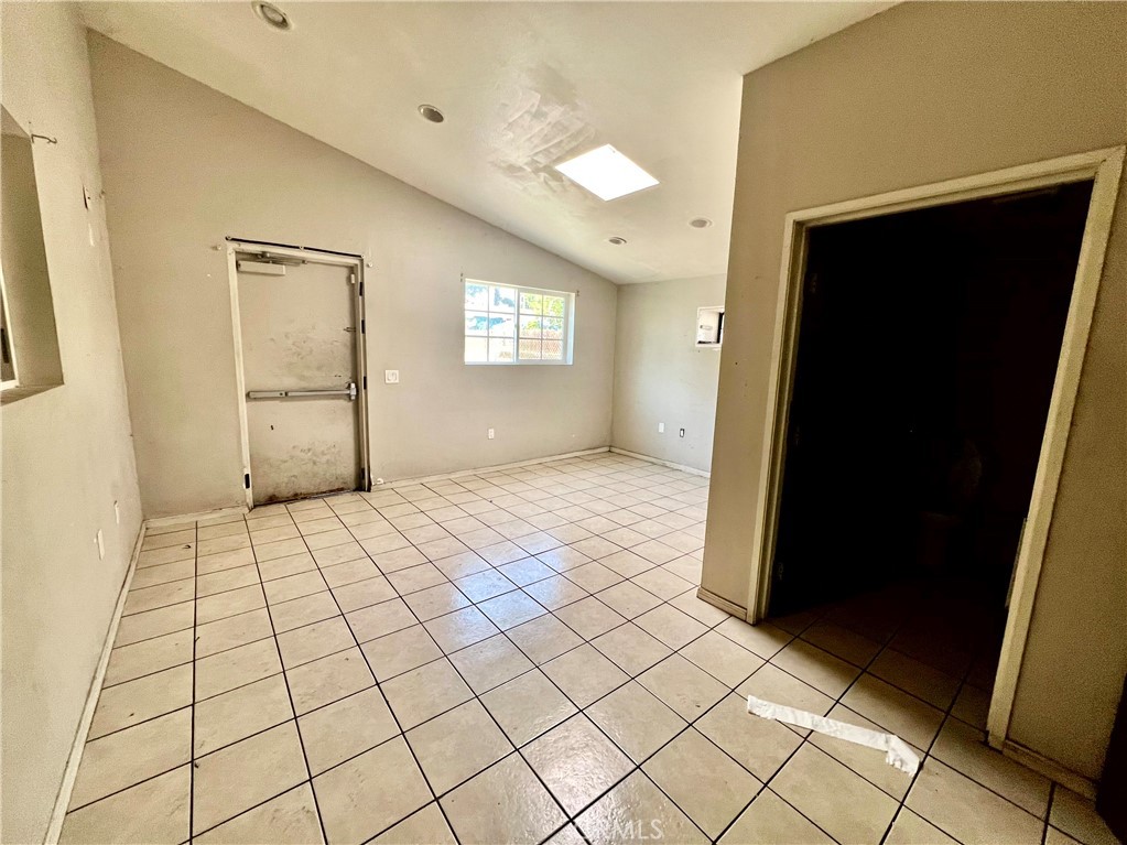 545 E California Street Property Photo 6