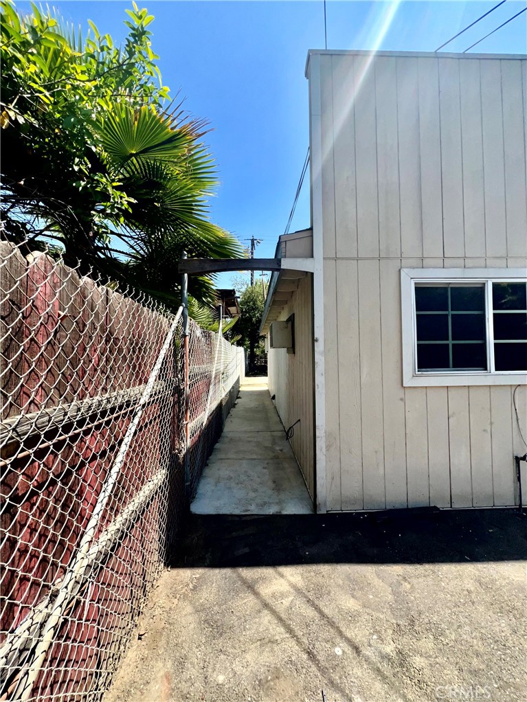 545 E California Street Property Photo 9