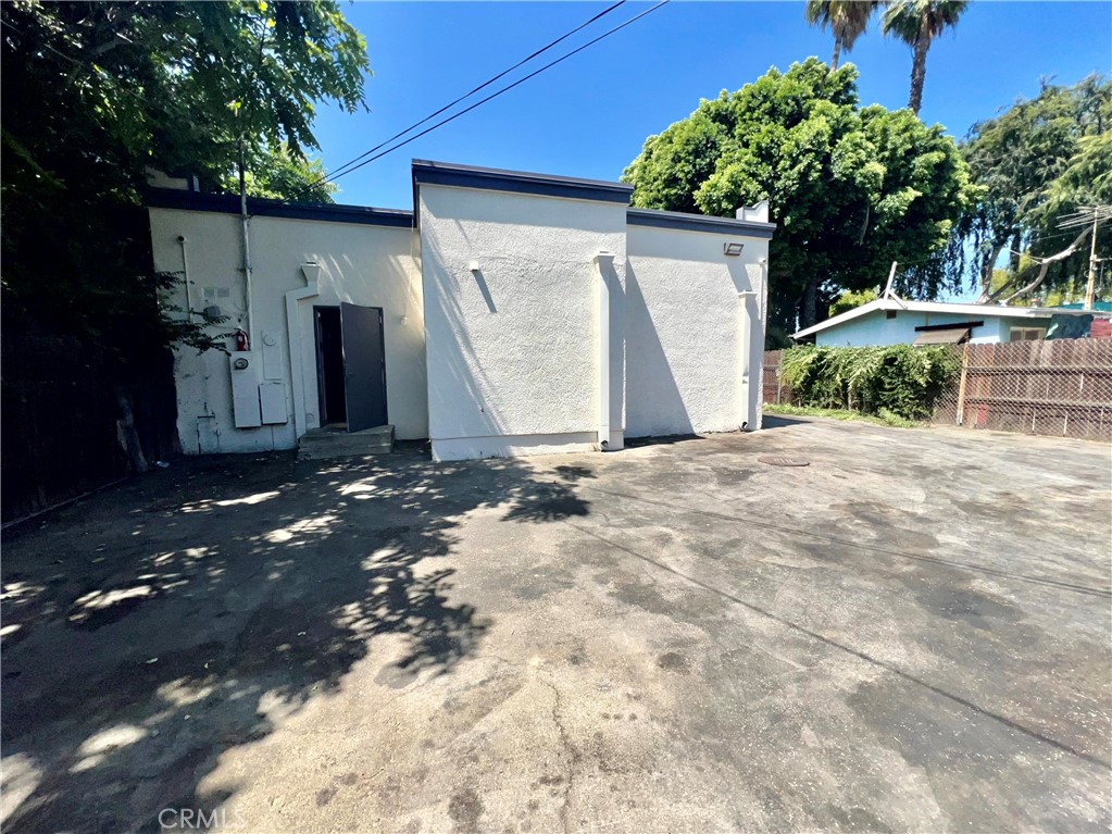 545 E California Street Property Photo 13