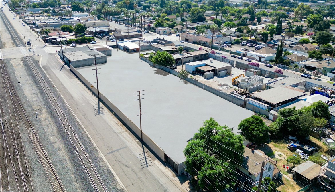 1132 W 1st Street Property Photo 4