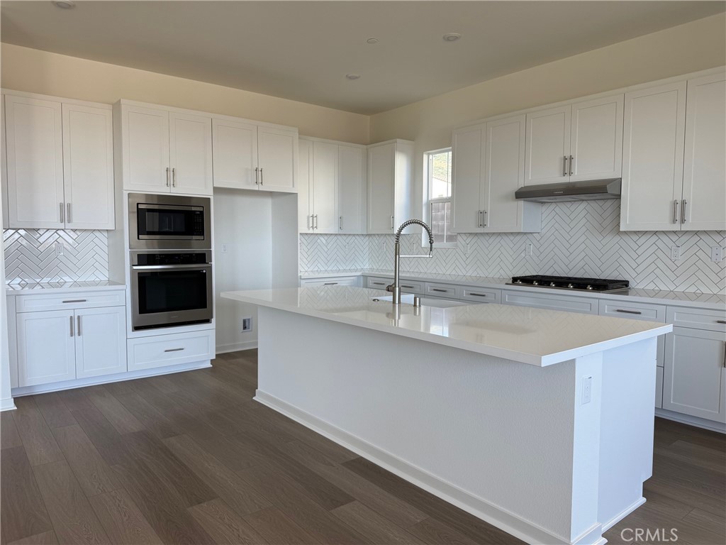 15949 Conservatory Drive Property Photo 4