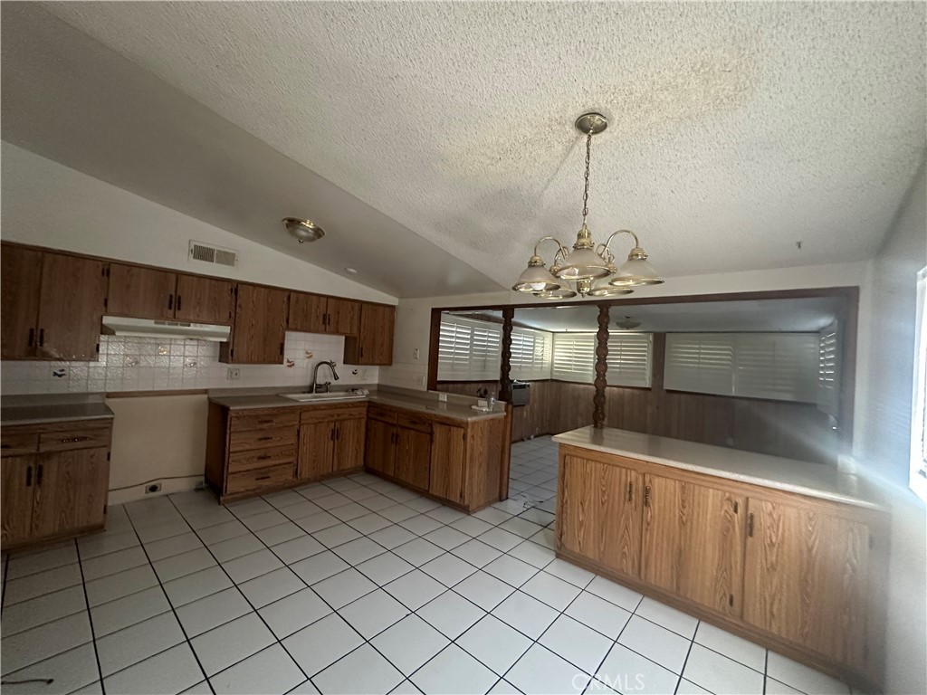 941 S Sycamore Avenue Property Photo 6