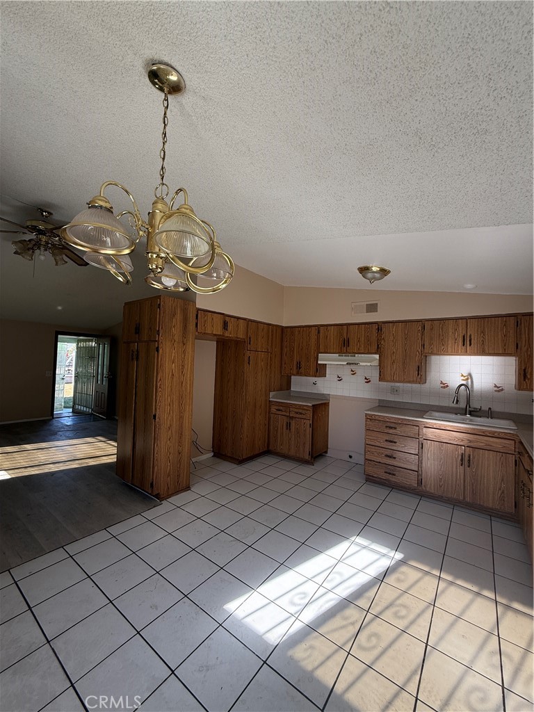 941 S Sycamore Avenue Property Photo 8