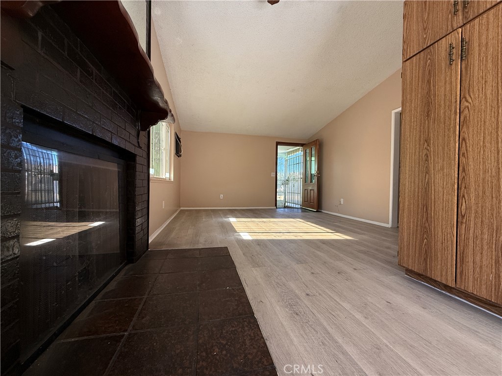 941 S Sycamore Avenue Property Photo 14