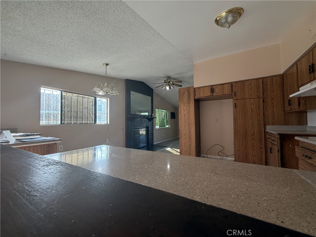 941 S Sycamore Avenue Property Photo 23