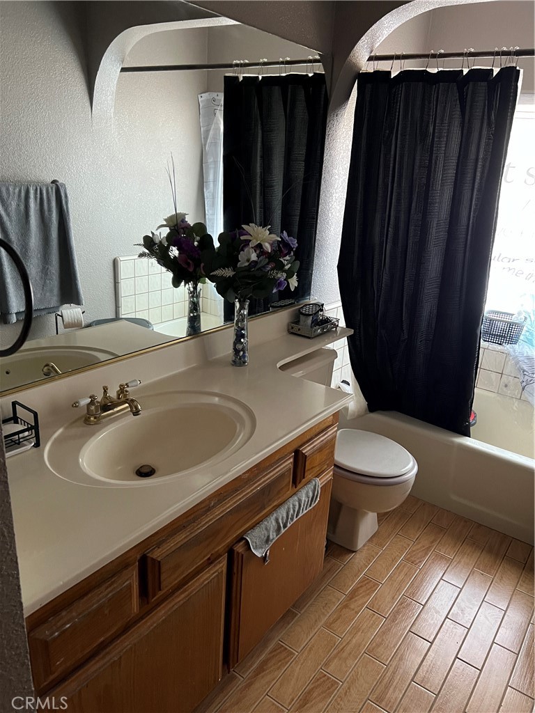 18104 Birch Street Property Photo 7