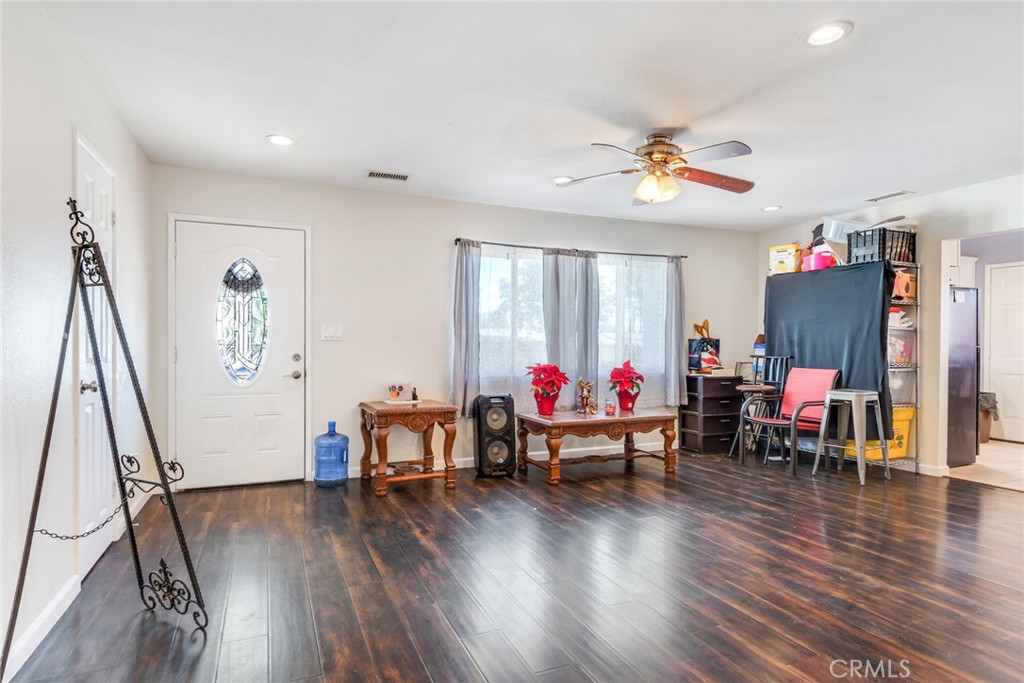 4926 N Stoddard Avenue Property Photo 3